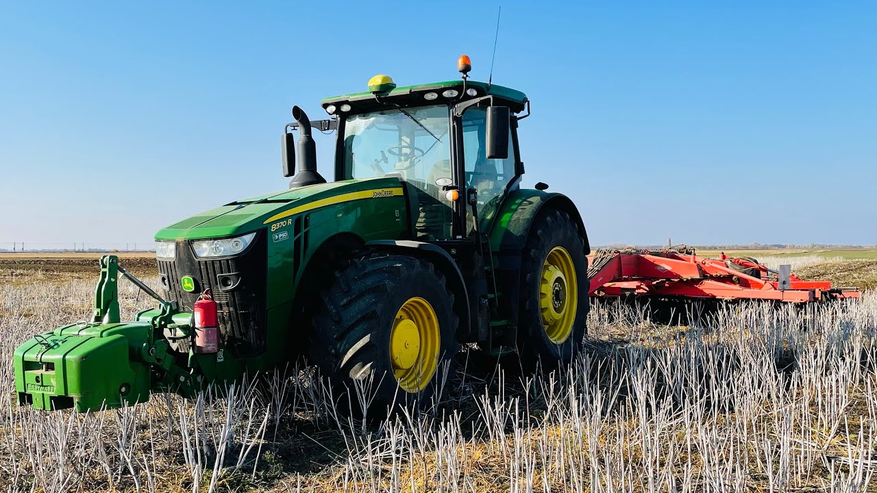 John Deere 8R & Kuhn Discover XL Disc