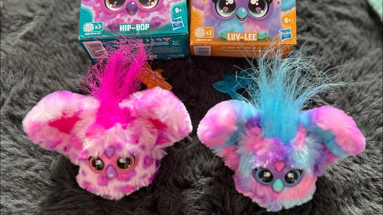 Furby von Hasbro wird ausgepackt.