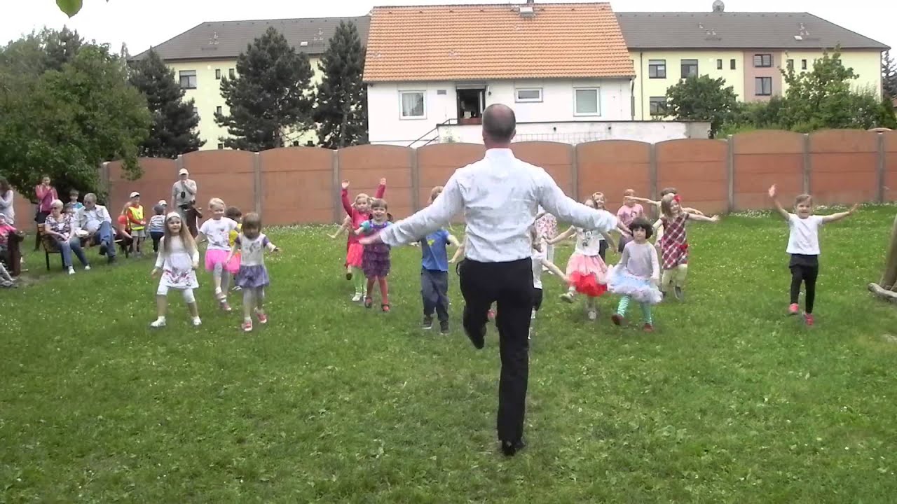 Tanečky MŠ Něvská 5.6. 2014 - Tanec kuřátek