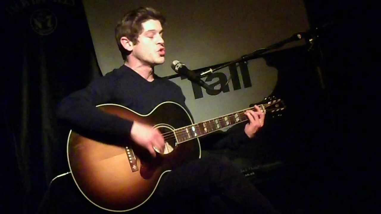 Iwan Rheon - Ar Dan (Live @10 Feet Tall 09/01/2013)