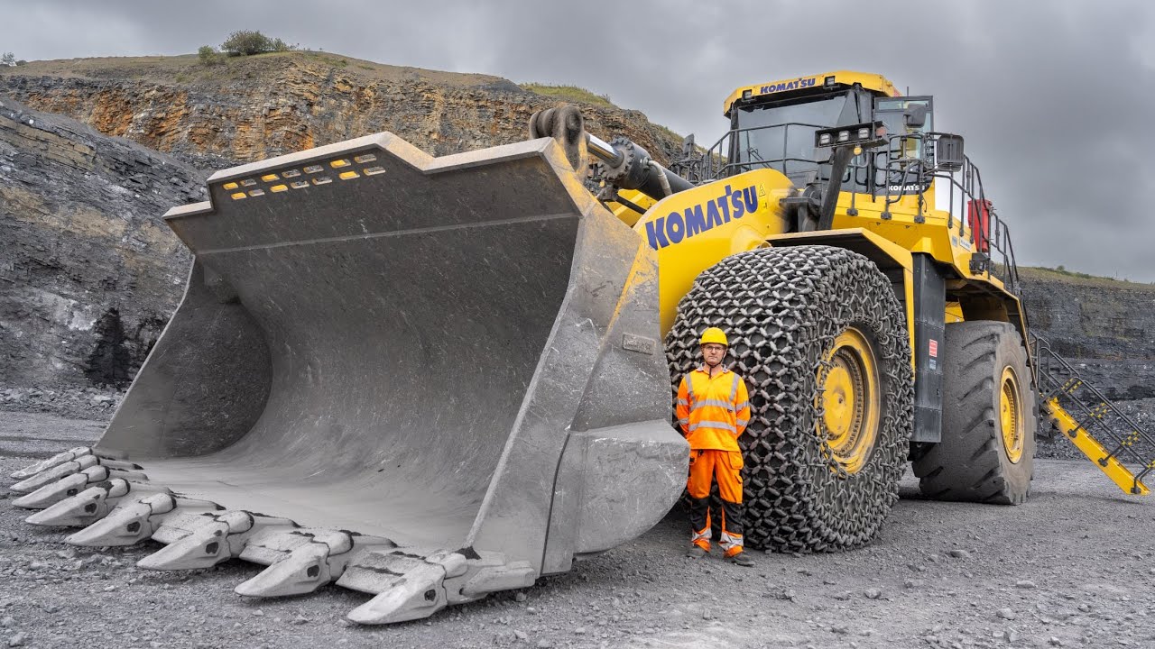 115 Tonne Komatsu WA800 in Cab View