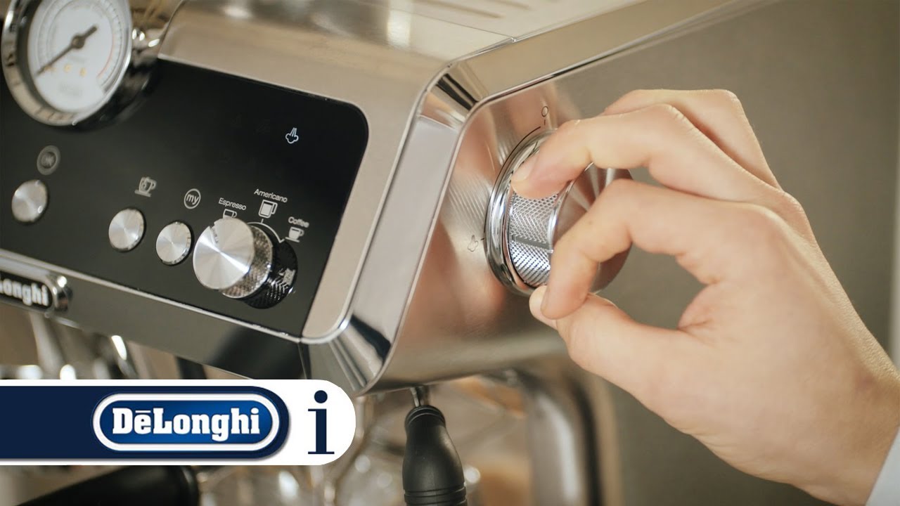 Making a Caffe Latte -  La Specialista EC 9335.M
