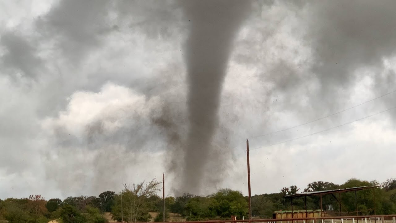 Amazing tornado video southwest of Sulphur Springs, TX - 11/4/2022