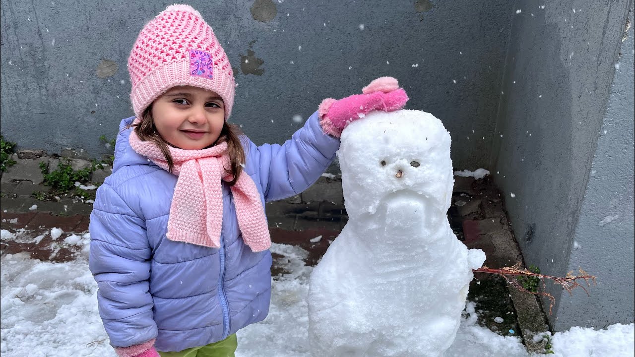 Kardan adam yaptık ve kar topu oynadık