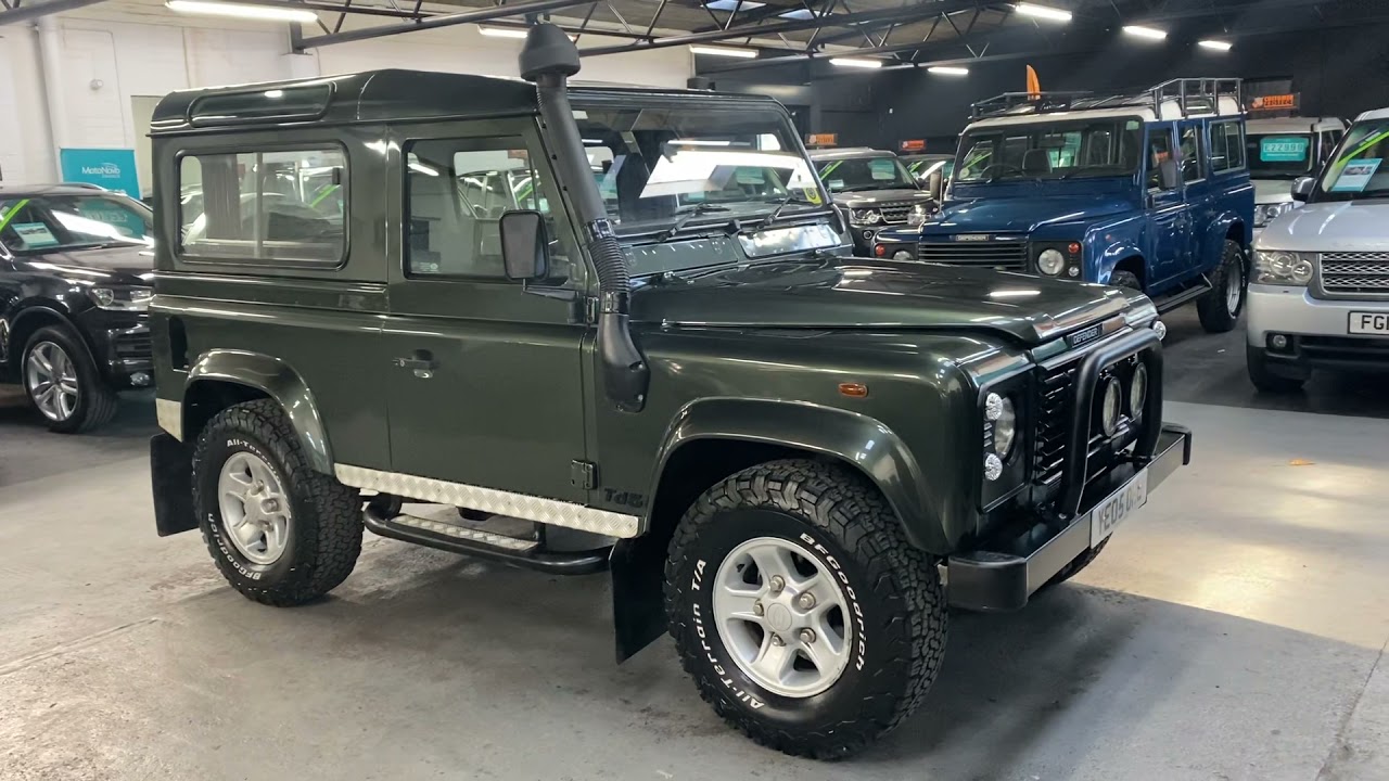 2005/05 LandRover Defender 90 2.5 Td5 Factory County (7 seats - Tonga Green)