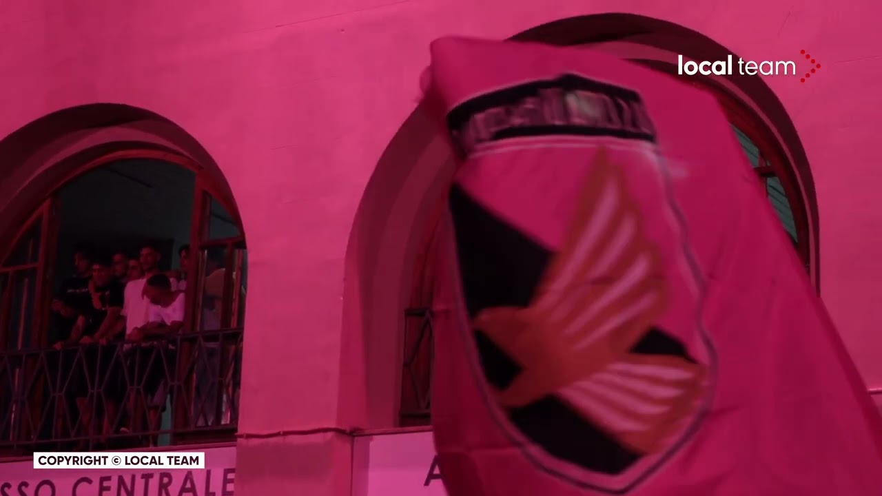 Palermo, ultras allo stadio: vigilia match decisivo per la B