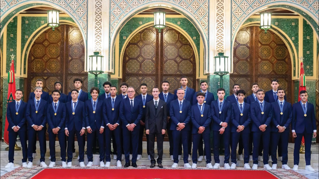 ولي العهد الأمير مولاي الحسن يترأس حفلا أقامه جلالة الملك على شرف المنتخب الوطني لكرة القدم
