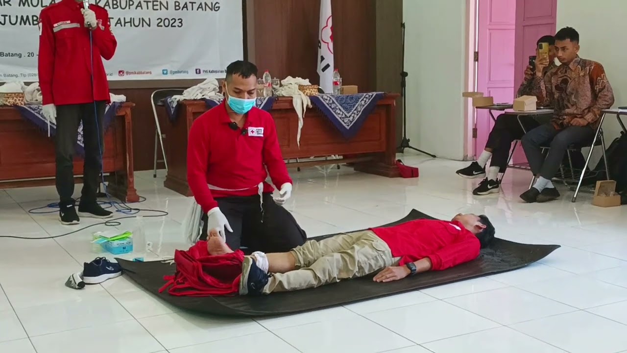 Simulasi Pertolongan Pertama dari Crew PMI tahun 2023 #PMR #JUMBARA