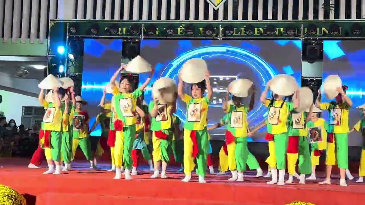 Nguyễn Ngọc Hân - Văn nghệ 2/4