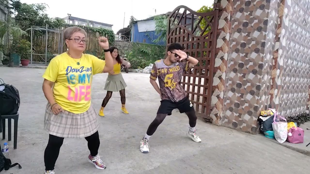 Trending dance sexbomb.