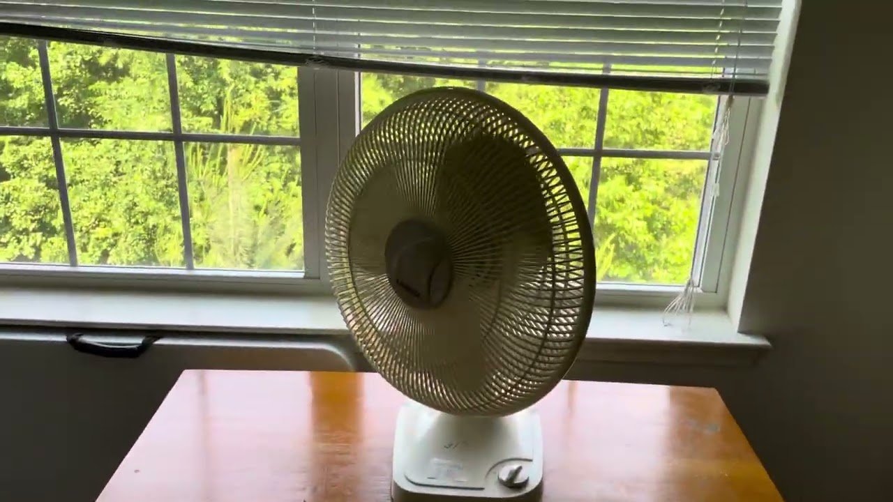 1999-2000 Lasko 16” oscillating table fan