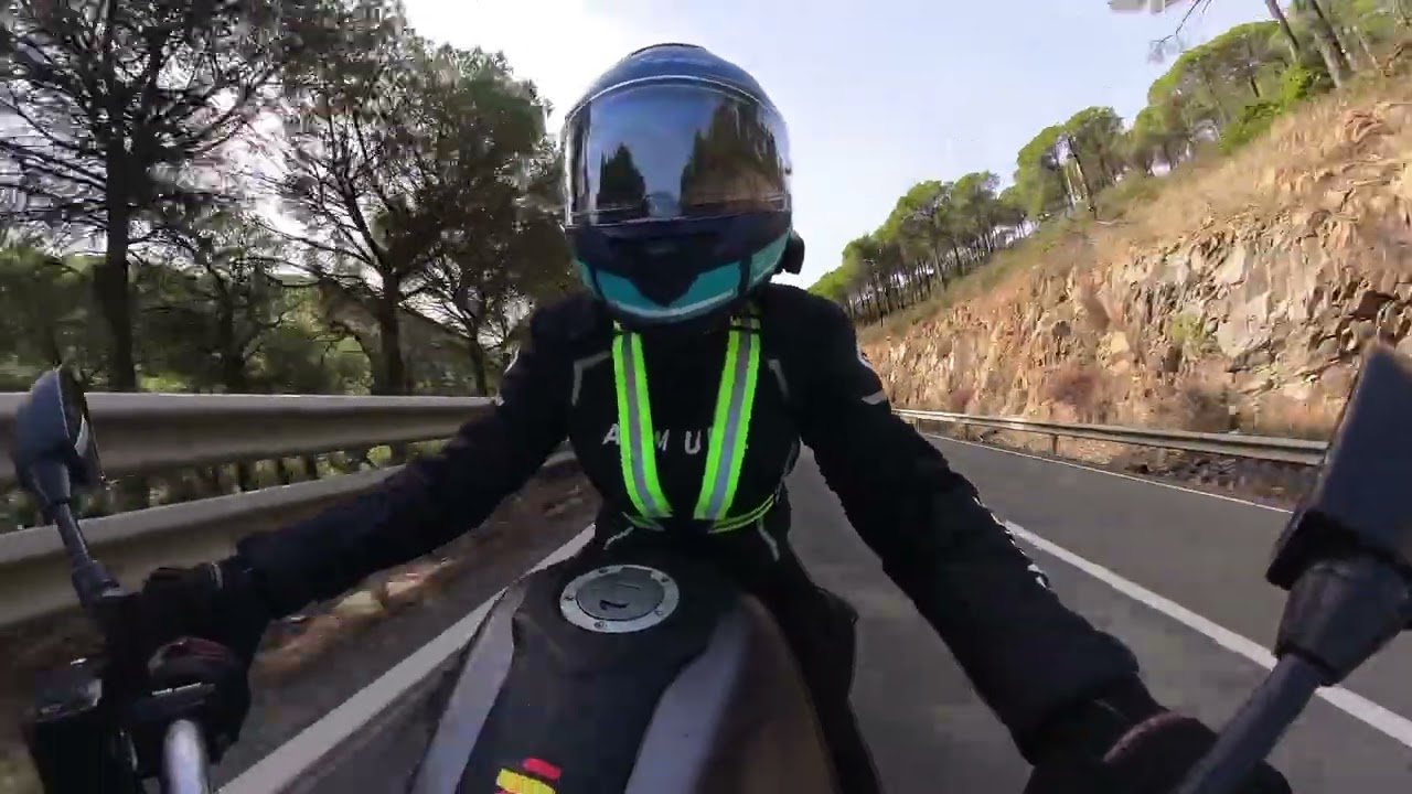 Rutita desorientada, curvas molonas y compis de ruta