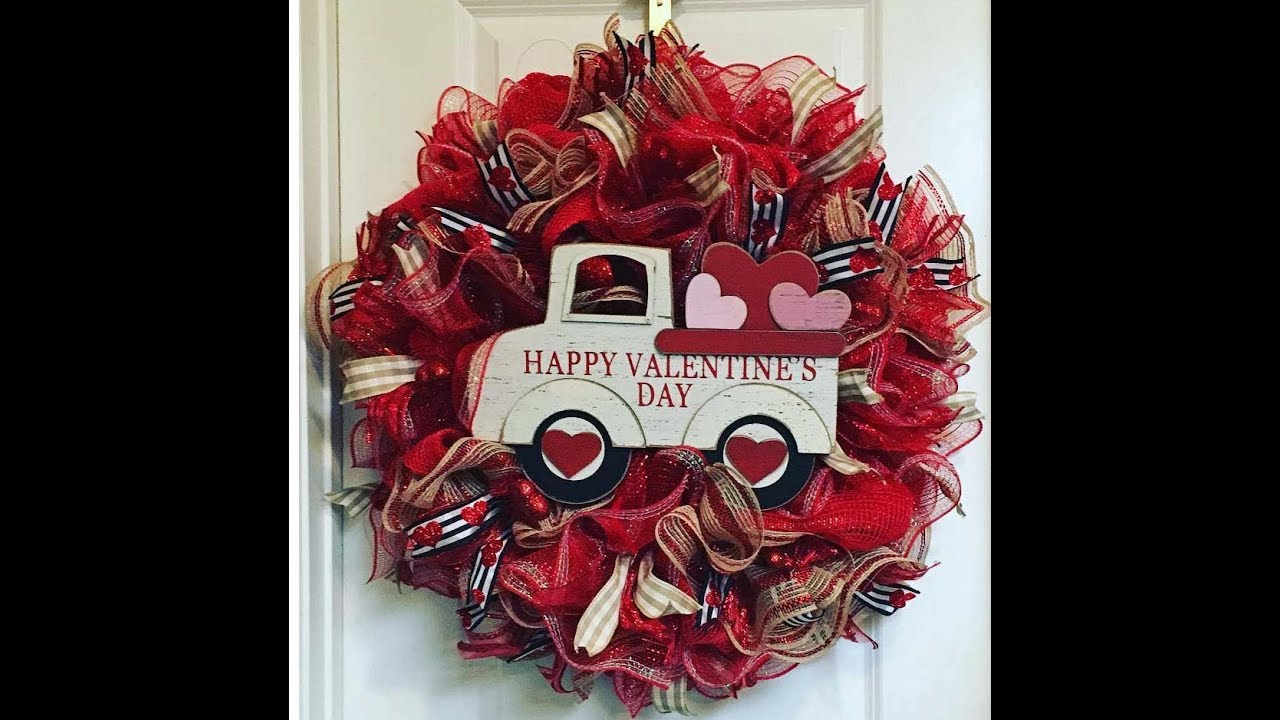 How to make an Valentines Truck Wreath wtih PoufRuffle method