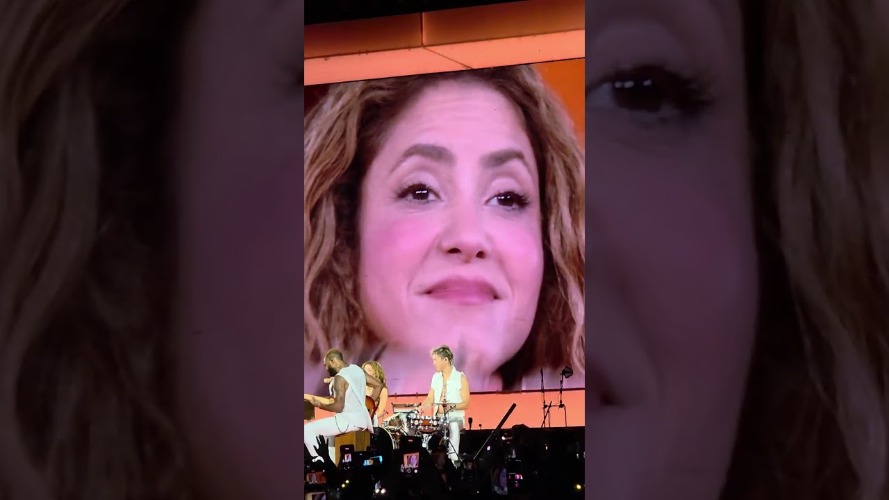 Cantando Antología en el concierto de Shakira 20251115 220127