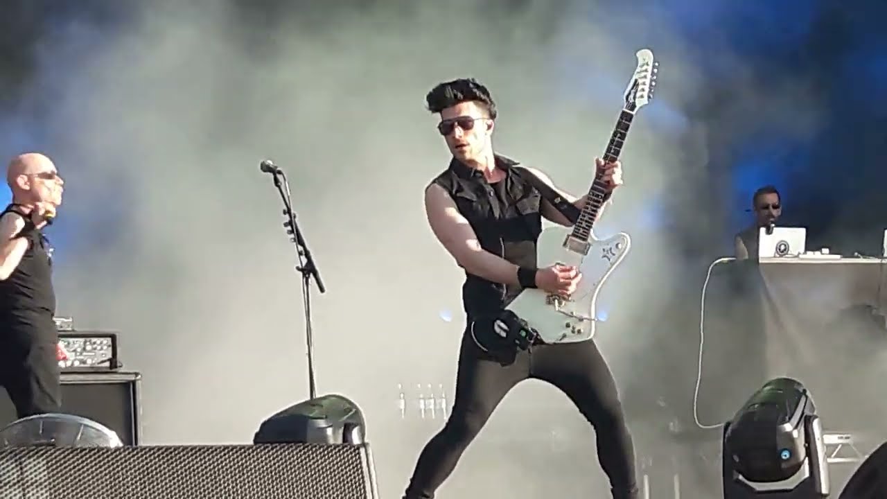The Sisters of Mercy - Mera Luna 2022 / Intro - Don't Drive On Ice