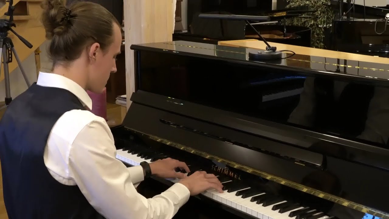 Das Klavier Schimmel KE-122 mit Schumann Kinderszenen Nr. 1