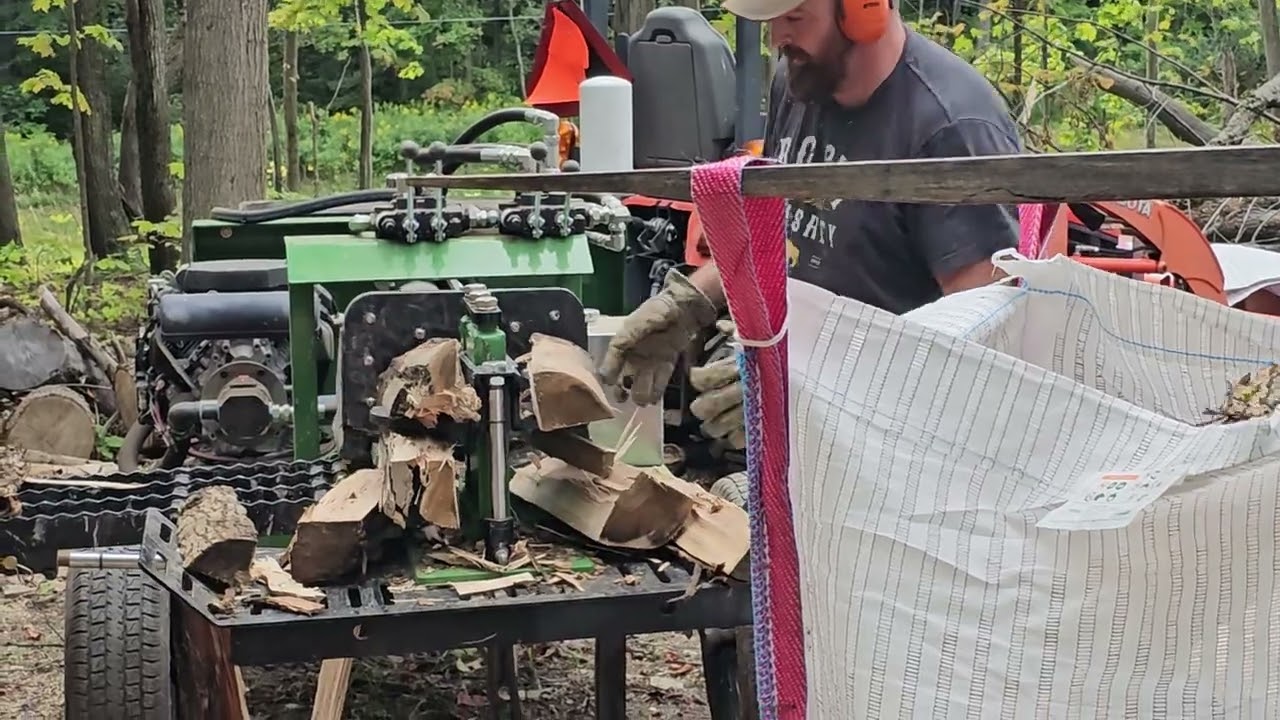 All wood log splitter -Allwood. splitting a quick 10 minute facecord of wood.