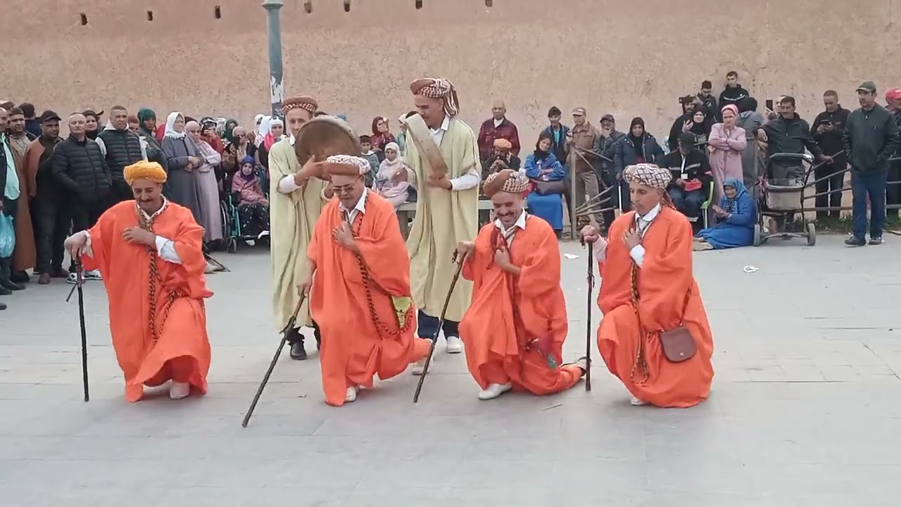 لوحات فلكلورية بساحة باب سيدي عبد الوهاب بوجدة