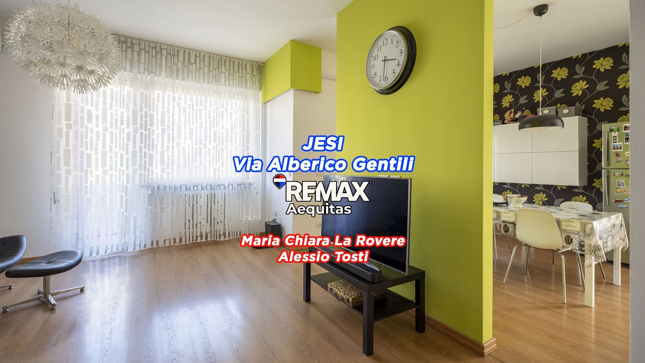 JESI, VIA GENTILI: APPARTAMENTO RISTRUTTURATO, TRE CAMERE, TRIPLA ESPOSIZIONE, GARAGE, CANTINA.