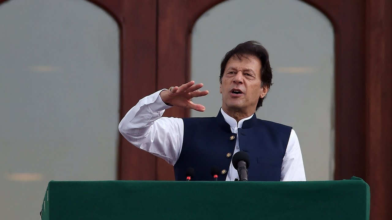 Pakistan's prime minister visits Line of Control in Kashmir