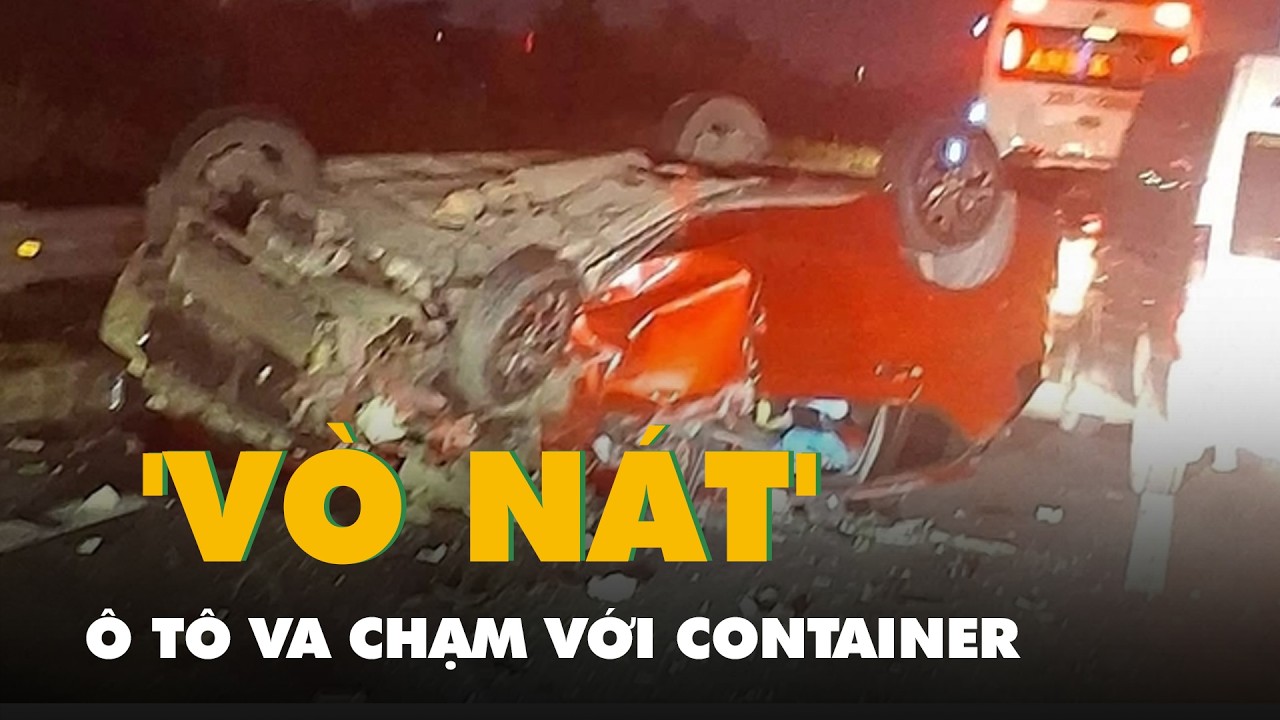 Va chạm với xe container trên cao tốc làm ô tô con bị 'vò nát', tài xế không bị thương