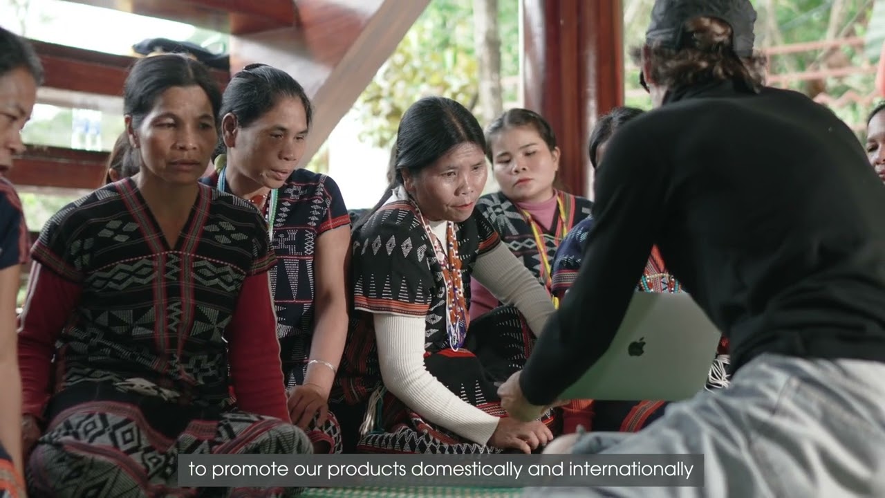 Nghệ nhân Briêu Thị Hành, Thôn Dhroong, Xã Đông Giang, TP. Đà Nẵng