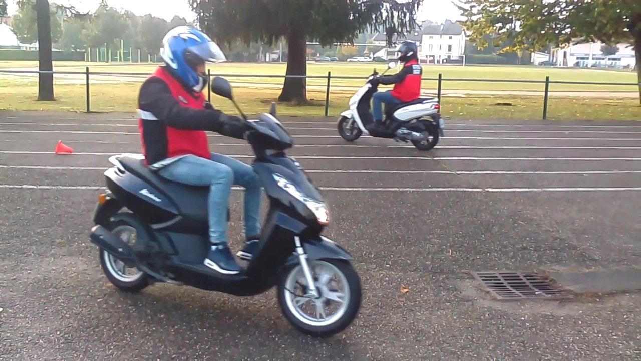 Incliner et tourner à scooter. Permis AM le 15/10/2016