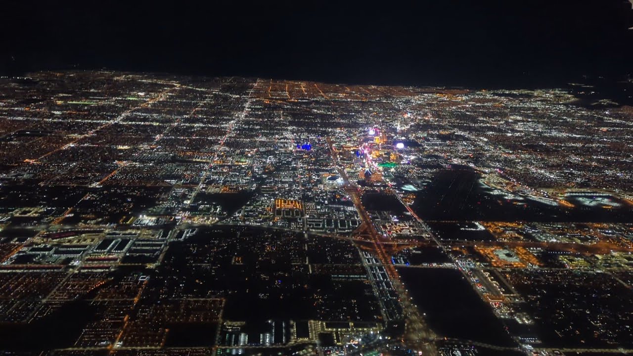 LAS VEGAS NIGHT LANDING - American Airlines