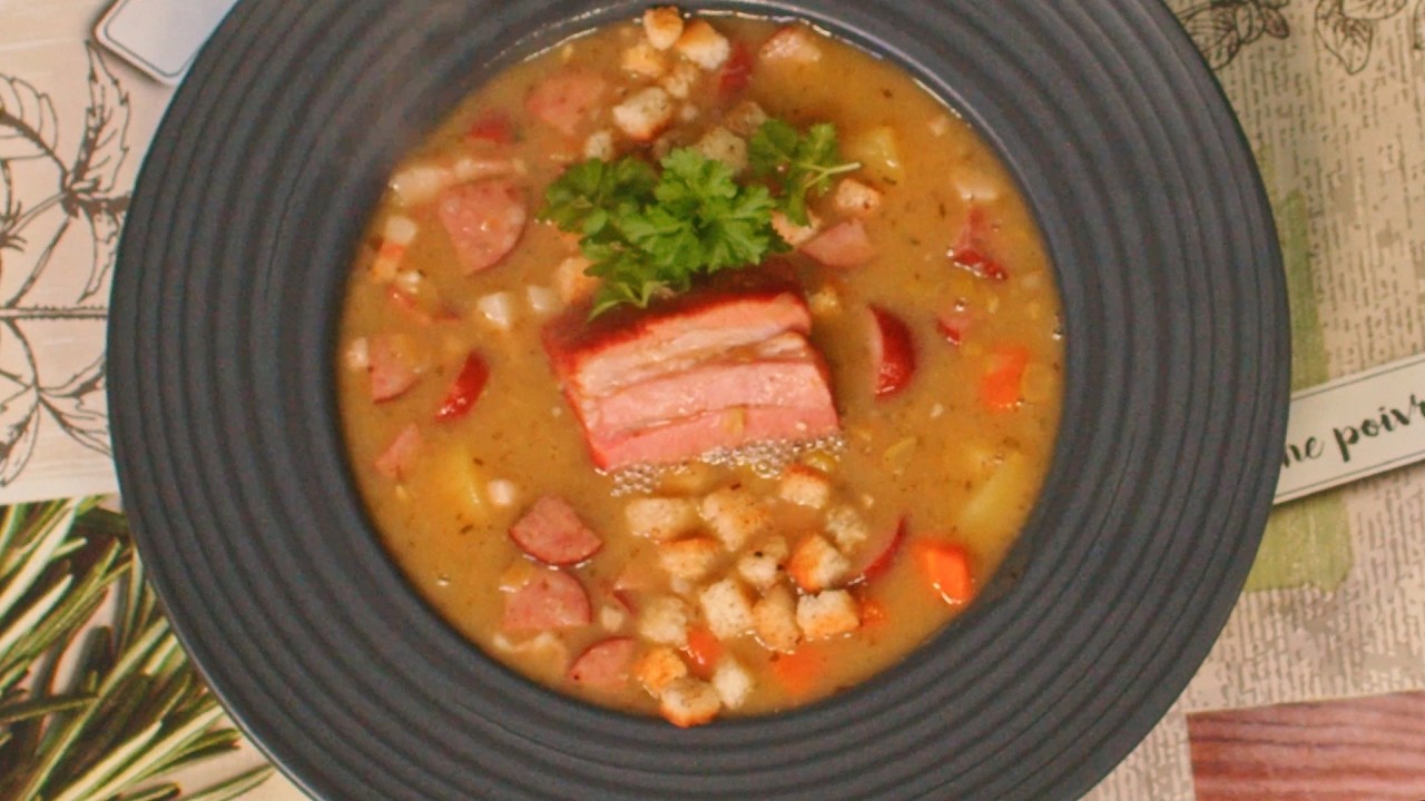 Polnische Erbsensuppe wie beim Militär – voll mit Rauchfleisch, Geschmack & Tradition