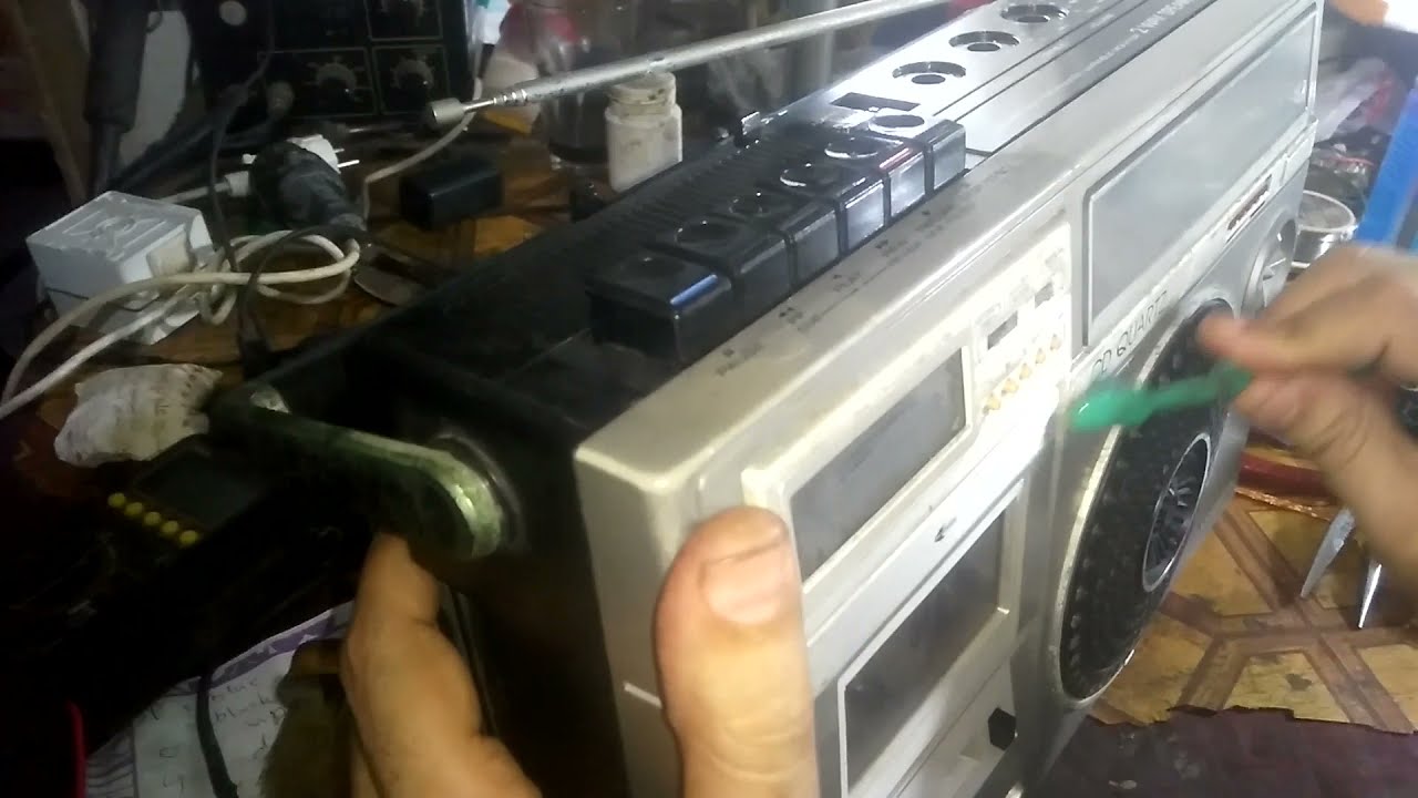 اصلاح عطل خبيث فى جهاز راديو وكاسيت توشيبا وأنتظر المفأجأة