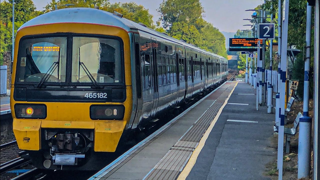 Early Morning Rush Hour Trains & Buses at: West Malling (For Kings Hill) | MEL | 15/08/22