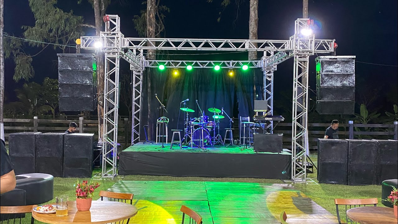 Bastidores de mais um evento, Montando Som, palco e ilumina&ccedil;&atilde;o.