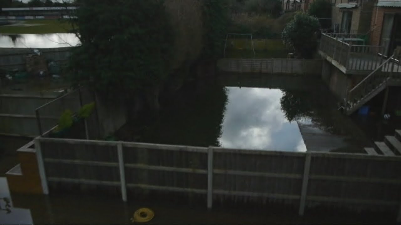 Drone camera captures chaos caused by flooding in Thames Valley