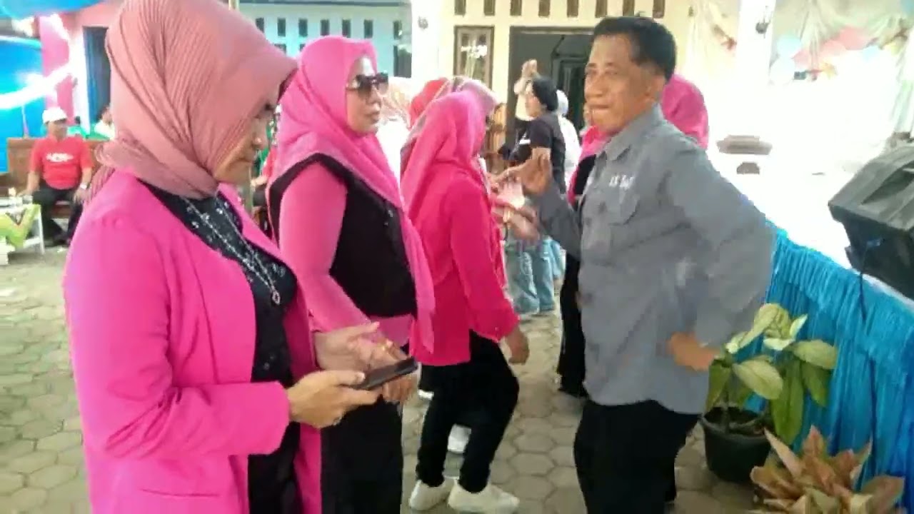 Cinta merah jambu ~ Sego kluban Pringsewu