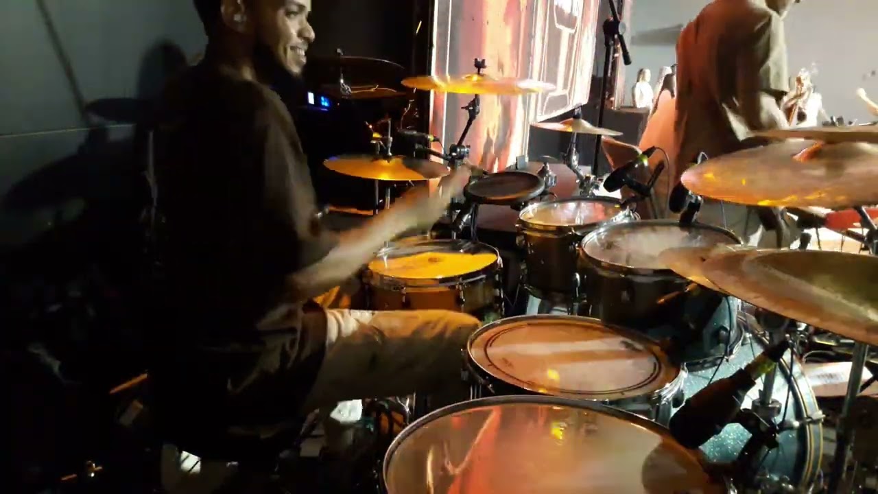 Junior Unwrapped - Bless The Lord (DrumLive)