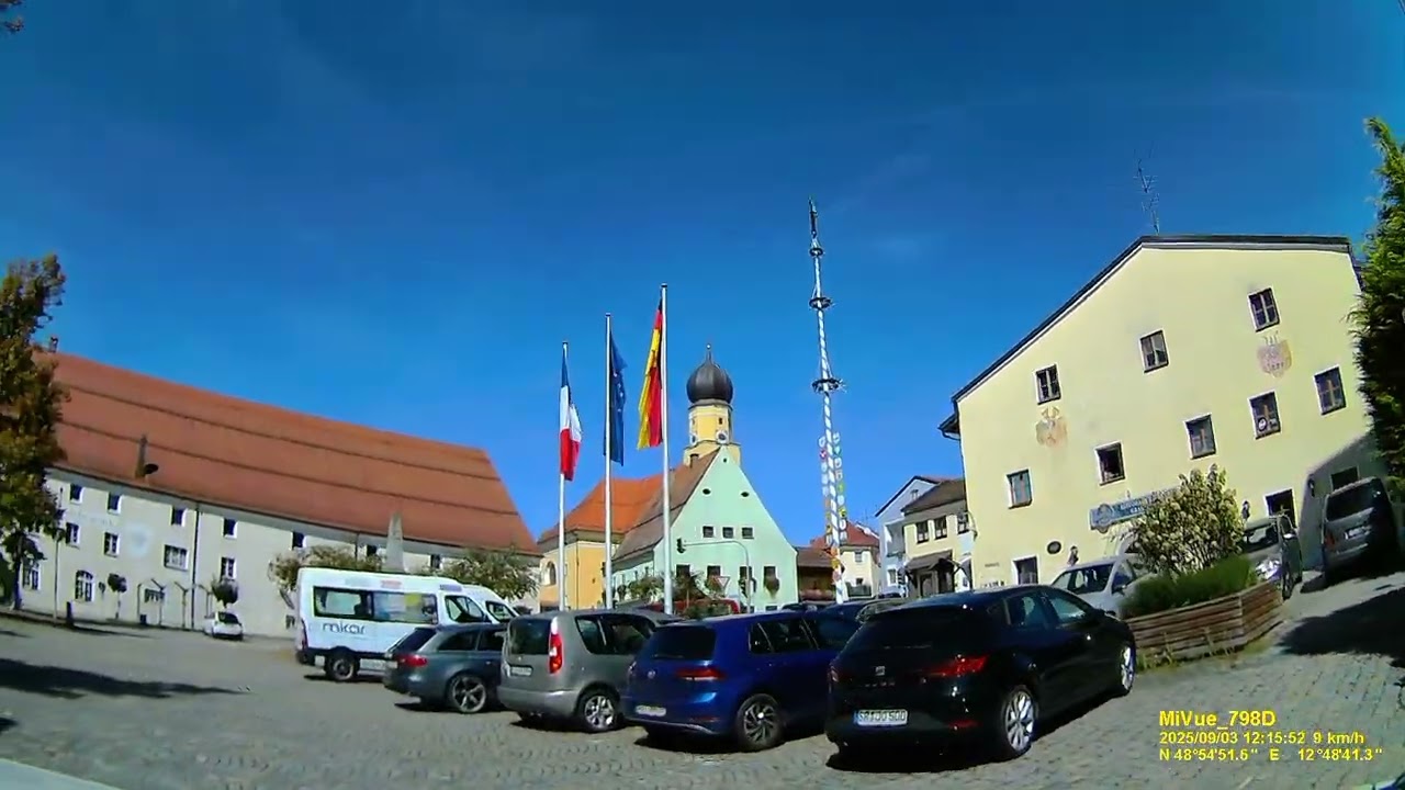 D: Markt Schwarzach. Landkreis Straubing-Bogen. Rundfahrt durch die Ortsmitte. September 2025