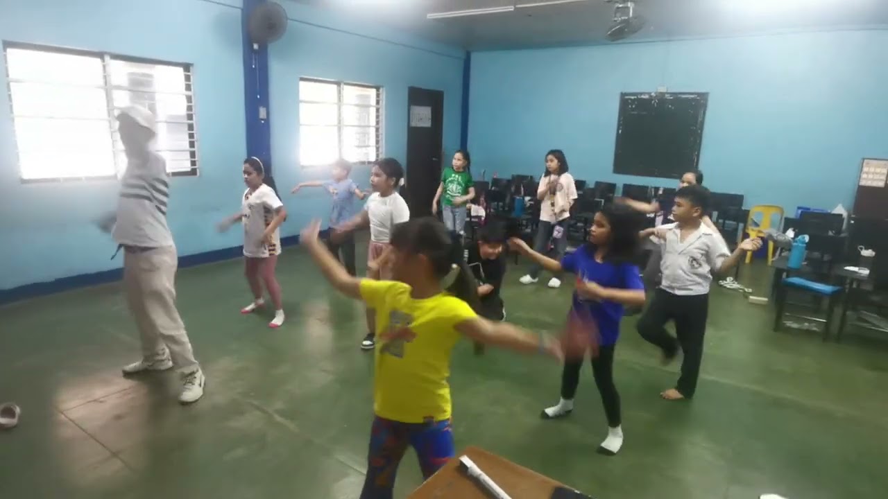 ZAYNA MARY CLAIRE REMEGIO LITMUS POP DANCE PRACTICE