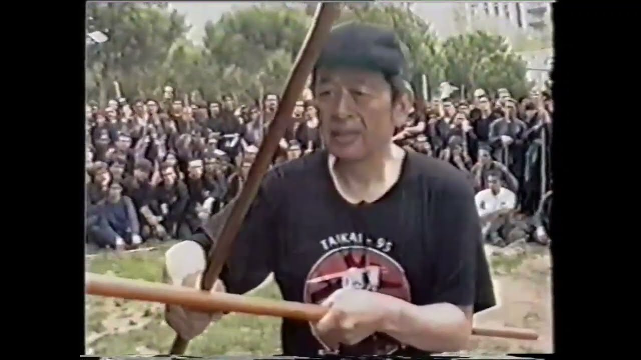 Using both naginata and katana at the same time   Masaaki Hatsumi Taikai Valencia 1995