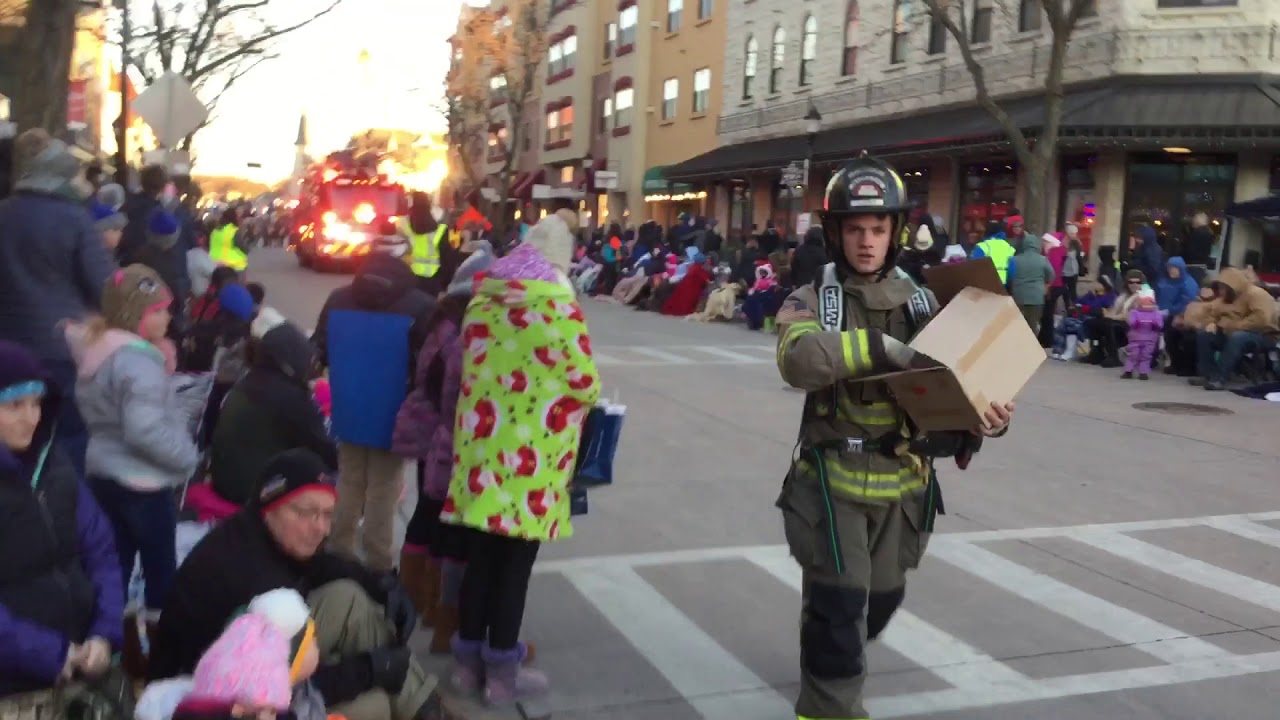 TWFD Ladder 1671 Tanker 1692 And WFD Ladder 1572 At Christmas Parade