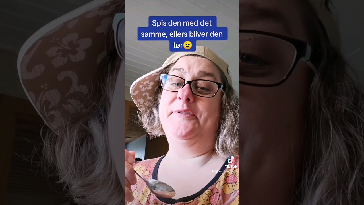 Bag en kopkage med mig - opskriften er i videoen😊 #humor #backing #vlog