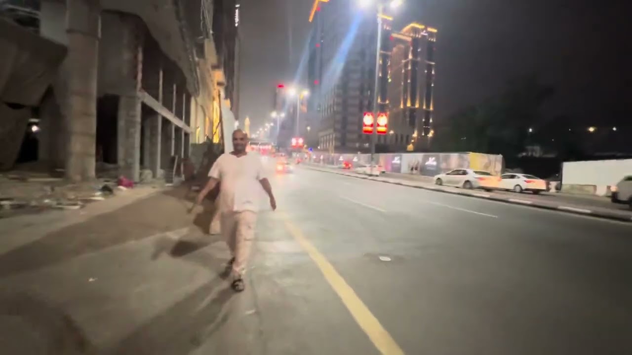 Walking to Hibatullah Hotel in the direction of Masjid Al-Haram Makkah