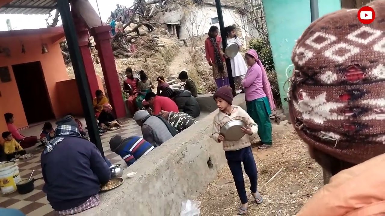 गवांई में नरेश भाई ने हरज्यू मंदिर में भंडारा का आयोजन किया हम लोग आमंत्रित थे 