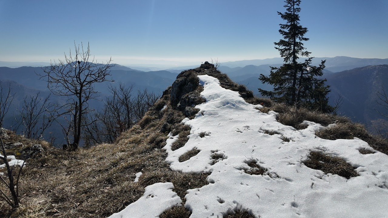 Majerova skala 1283 mnm, výhľady smer Nízke a Vysoké Tatry