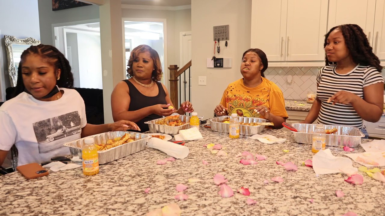 MOTHER AND DAUGHTER ASMR (SEAFOOD BOIL)