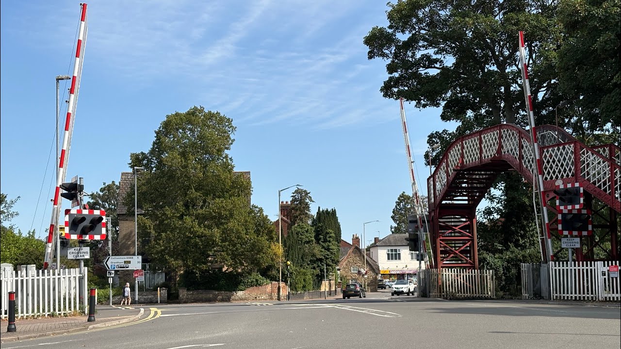 Oakham (station) level crossing (Rutland) 27/08/25