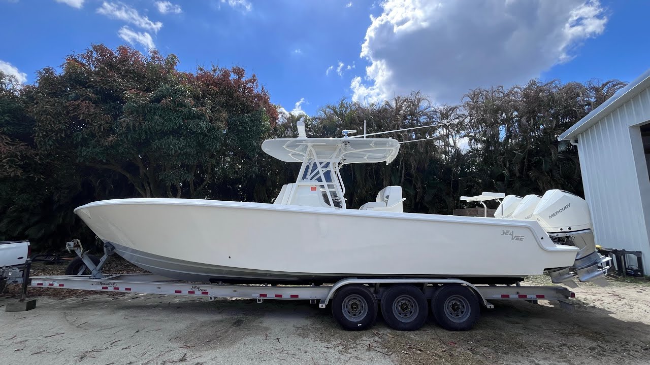 2021 SeaVee 340B W/ Triple Mercury 300’s (640 Hrs)