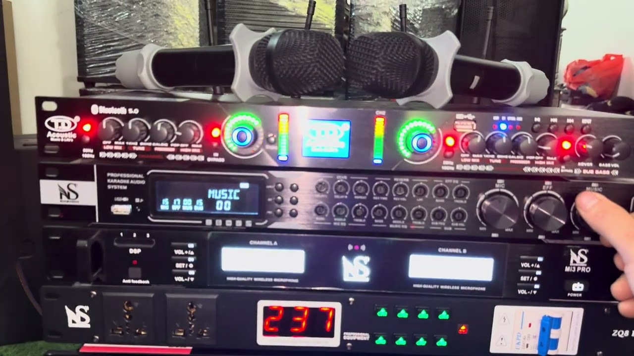 bộ karaoke đẳng cấp đồng bộ chính hãng 29tr500k cuả a trai bác giang ae tham khảo.0972165958.zalô