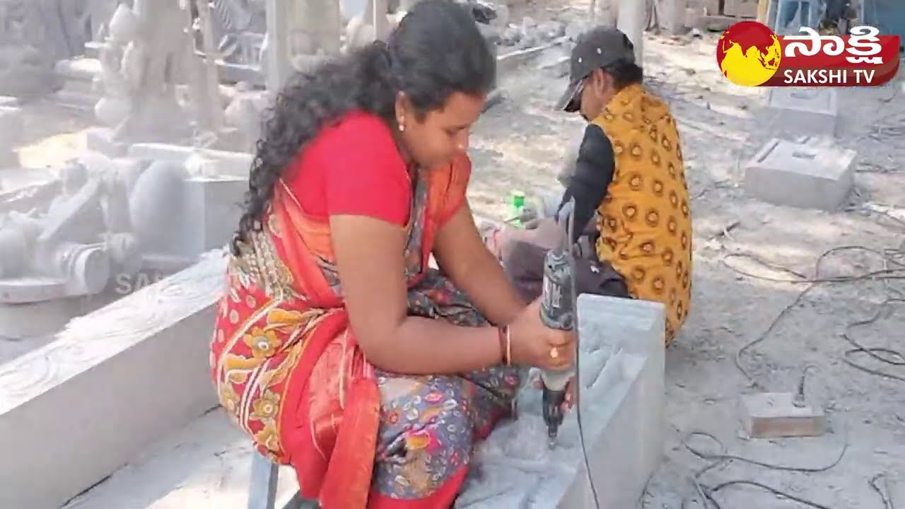 Special Story on Allagadda Sri Sarada Shilpa Kala Mandiram Bhuvaneswari | Womens Days @SakshiTV