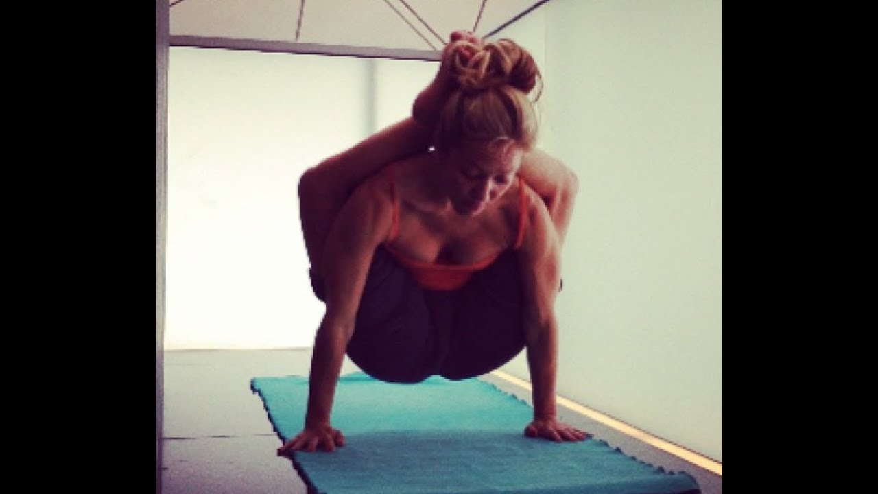 Airport Yoga, Navasana through Supta Kurmasana at the Hong Kong Cathay Pacific Lounge with Kino