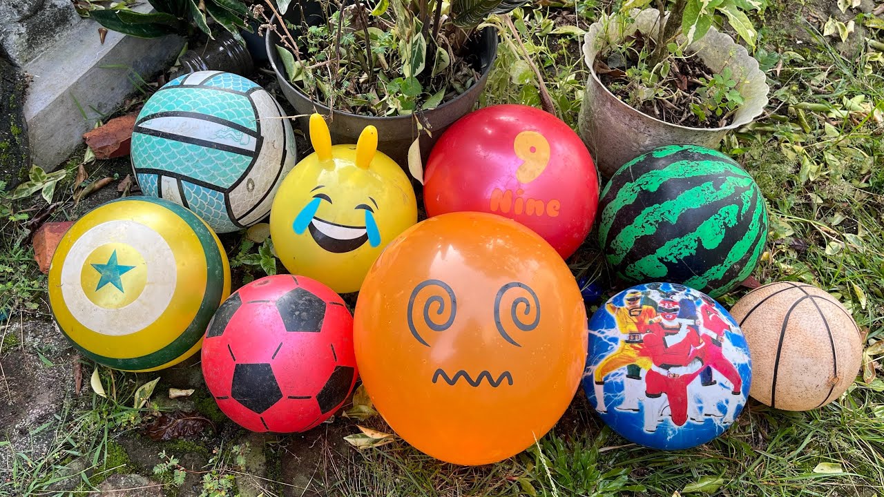 Kompilasi 26 video Meletuskan balon 🎈🎈, mencari bola bola 🏀🏐 dan Mainan anak🚜26